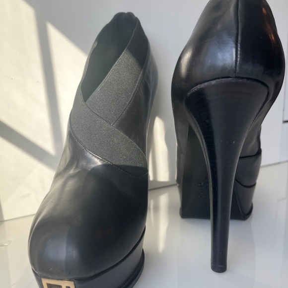Black Fendista ankle bootie - Picture 3 of 8